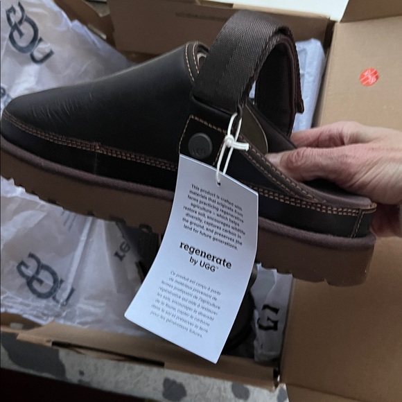 UGG® LEATHER GOLDENSTAR SLINGBACK CLOGS - Picture 7 of 9